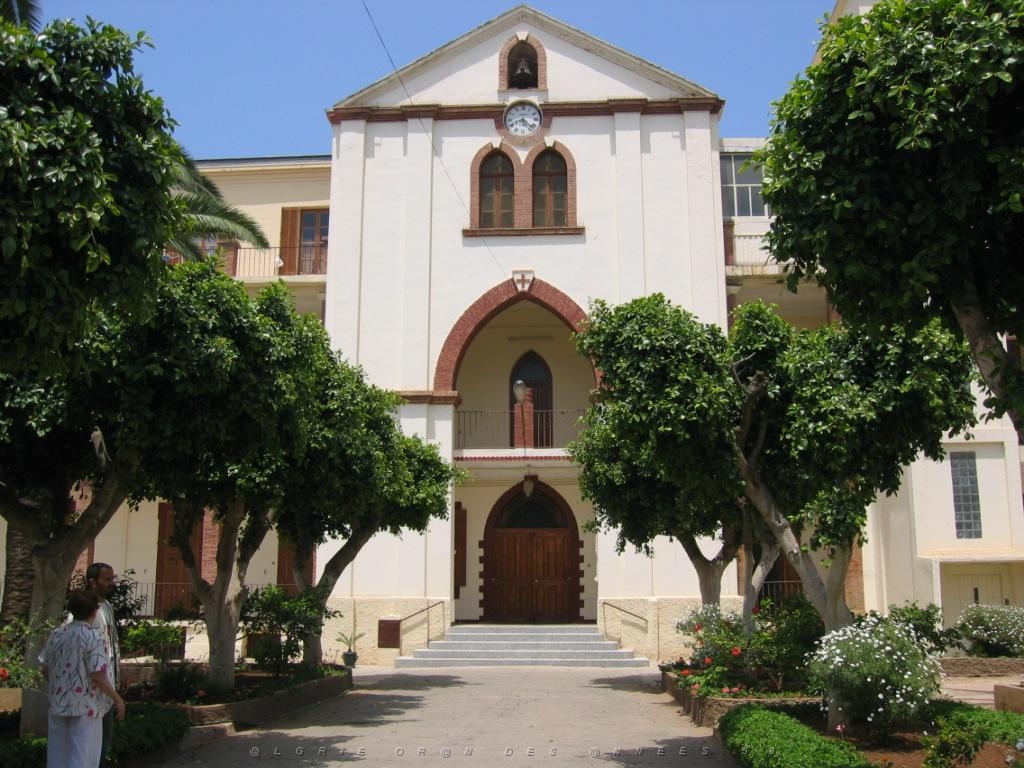 ORAN MAI 2006 C49 LES PETITES SOEURS DES PAUVRES FACADE PRINCIPALE.JPG